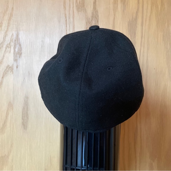 New Era custom embroidered skull cap - Picture 3 of 7